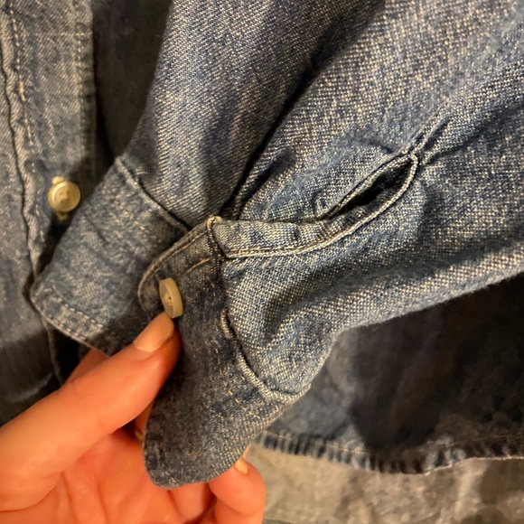 NWOT💙 Relaxed Chambray Classic Shirt - Picture 4 of 8